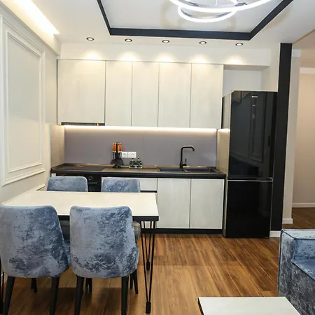 Apartamento Miku Apartment-cozy 1bd At Komuna E Parisit