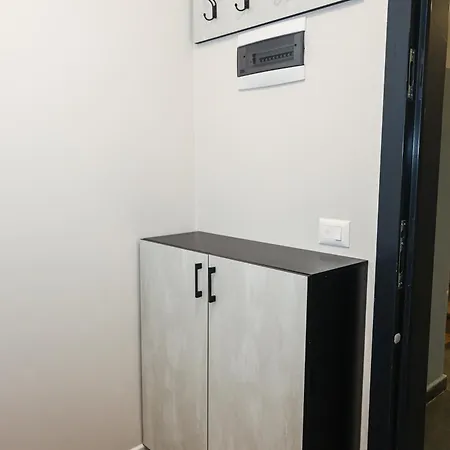 아파트 Miku Apartment-cozy 1bd At Komuna E Parisit