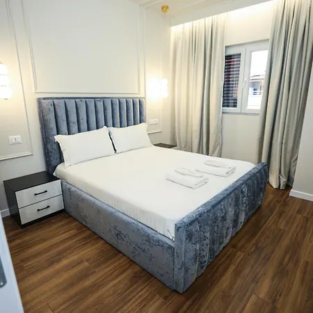 Miku Apartment-cozy 1bd At Komuna E Parisit 아파트 *