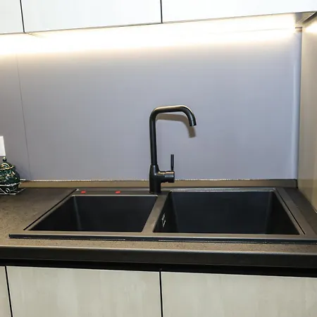 Miku Apartment-cozy 1bd At Komuna E Parisit * 티라나