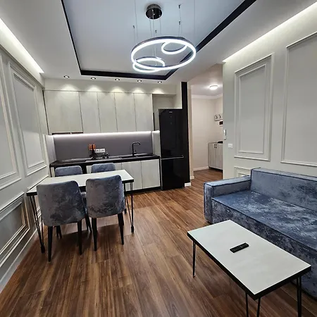 Apartamento Miku Apartment-cozy 1bd At Komuna E Parisit *